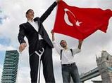 World's Tallest Man Yearns For Love