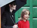 Paris Builds A Shrine For Michael Jackson