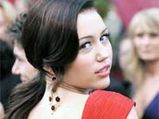 Kissing Kevin Was Awkward â€“ Miley Cyrus