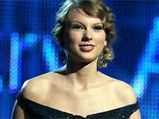 Taylor Swift Debut Shots On CoverGirl