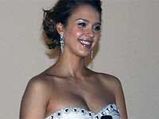 Jessica Alba's Pregnancy News Rocks On Facebook