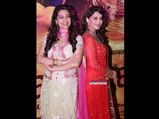 Madhuri & Juhi In Suits At Gulaab Gang Screening
