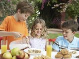 How Mindful Eating Helps Kids