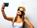 'Selfie Elbow' Condition Waiting To Afflict Indians: Experts 