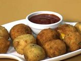 Simple Snack Recipe: Corn And Rice Ball 