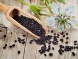 Different Ways To Use Kalonji Seed (Black Cumin) For Hair