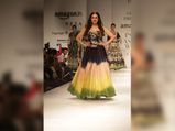 AIFW SS'18: Divya Khosla Kumar Walked Like A Diva As Charu Parashar's Showstopper