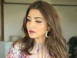 Anushka Sharma's Romantic Dewy Make-up Is Perfect For Your First Date!