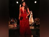 This Red Gown Of Jacqueline Fernandez Is For Women Who Want To Look Sensual & Walk Freely 