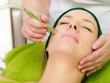 What Is Microcurrent Facial, What Are Its Benefits & How Is It Done?