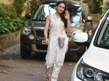 Sara Ali Khan's White-hued Ethnic Wear Proves That Her Wardrobe Is Just As Basic As Ours 