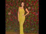 Sonakshi Sinha Gives Us A Dazzling Moment With Her Sparkly Gown At DeepVeer’s Reception 
