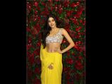 Janhvi Kapoor’s Vibrant Yellow Sari At Deepika-Ranveer’s Reception Reminded Us Of This Song