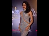 Janhvi Kapoor Dazzles In A Glam Avatar With This Glittering Gown 
