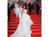 Abstract And Elegant, Priyanka Chopra Jonas Gives One Of Her Best Gown Moments At Cannes 2019