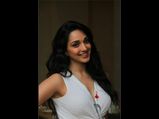 Kiara Advani Ups Her Separates Game With This Ivory Outfit And A Costume Neckpiece 