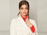 Sonam Kapoor Ahuja's Latest Promotional Look For The Zoya Factor Is Old-School Formal 