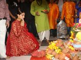 Sonam Kapoor Ahuja Again Gives Us Temple-Wear Goals With This Red Anarkali