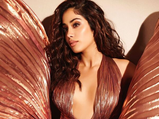 Elle Beauty Awards 2019: Janhvi Kapoor Glitters In Gold Make-up Look