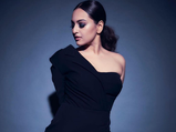 Sonakshi Sinha’s Christmas-Perfect Blue Eye Make-up Look