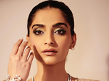 Sonam Kapoor’s Golden Make-up Is A Wedding-Guest Winner