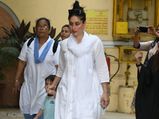 Kareena Kapoor Khan Steps Out To Play Holi In White Ethnic Attire And We Can’t Stop Admiring Her