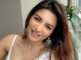 Shama Sikander Flaunts Her Elegant White Saree With A Smile And It Will Guaranteed Make You Smile!