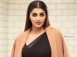Yashika Aannand Gives Fashion Lessons On How To Nail The Belted Saree Look Stylishly And Flawlessly