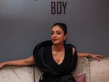 A Suitable Boy Actress Tabu Slays It In A Dramatic Black Outfit And Her Styling Is Impeccable