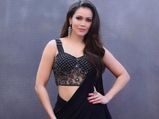 Waluscha De Sousa Sets The Temperature Soaring With Her Sizzling Look In A Black Saree And Embellished Blouse