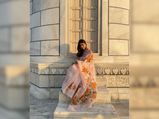 Mouni Roy Will Totally Convince You To Flaunt A Pretty Floral Saree At Taj Mahal