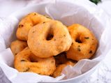 Medu Vada Recipe: Learn How To Prepare It With These Easy Steps