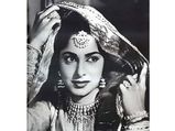 Flashback Friday: Waheeda Rehman’s Mesmerising Chaudhvin Ka Chand Look Decoded
