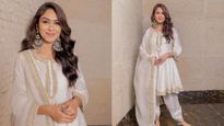 Mrunal Thakur's Ivory-Golden Kurta Set Is Ideal For Your Festive Look, Explore Her Desi Fashion Here!