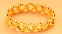 Rs 50,700 Jump in Gold Rate in India Over 4 Days in 24K/100gm; Silver Rate Today Continues Rally on Christmas, 25 December 2025: Check Latest Prices in Chennai, Mumbai, Bangalore, Hyderabad With Gold, Silver Rate Prediction