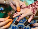 Ways Get Rid Fading Mehendi Quickly