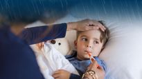 பெற்றோர்களே! பருவ மழையால் ஏற்படும் காய்ச்சல் & டைபாய்டு நோய்களிலிருந்து உங்க குழந்தையை எப்படி பாதுகாக்கலாம்?