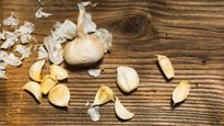 Garlic Peels: பூண்டின் தோலில் இவ்வளவு நன்மைகளா? என்னென்ன-ன்னு தெரிஞ்சா ஆச்சரியப்படுவீங்க..