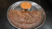 மொறுமொறு ராகி தோசையும், தக்காளி சட்னியும் - எப்படி செய்றது-ன்னு பாத்து ஒருடைம் செஞ்சு பாருங்க..