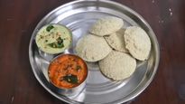 Pachai Payaru Idli With Ulunthu Chutney How To Make Green Gram Idli With Urad Dal Chutney