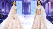 Bangalore Times Fashion Week: ర్యాంప్‌పై ఈషా పాప హొయలు, అందాలతో హాట్ షో
