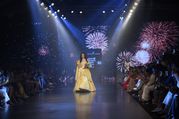 Lakme Fashion Week 2023: హార్ట్ అటాక్ తర్వాత సుస్మితా సేన్ లాక్మే ఫ్యాషన్ వీక్‌లో గోల్డెన్ ఎల్లో కలర్ లెహంగాలో