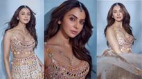 Rakul Preet Singh: ఎద అందాల మెరుపులతో రకుల్ కవ్వింత.. మత్తెక్కించే ఫోటోలకు ఫోజులు