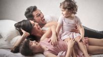 పిల్లలతో కలిసి పడుకున్నప్పుడు ఆ పని చేయవచ్చా? డాక్టర్ చెప్పింది వింటే...