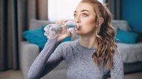 రాత్రి పడుకునే ముందు నీళ్లు తాగుతున్నారా? ఈ విషయాలు తప్పక తెలుసుకోవాలి!