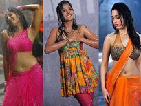 മഴ വസ്ത്രത്തില്‍ താരസുന്ദരിമാര്‍
