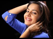 ഭാമ വിവിധ വസ്ത്രങ്ങളില്‍