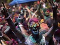 ഹോളി ദിനത്തില്‍ കണ്ണു കളയാതിരിക്കാന്‍...