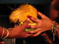 ക്ഷേത്രത്തില്‍ സ്ത്രീകള്‍ തേങ്ങയുടച്ചാല്‍.....