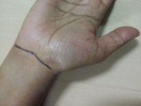 ആണിന്റെ കൈയ്യിലെ ബ്രേസ്ലെറ്റ് ലൈന്‍ പറയുന്നതെന്ത്?